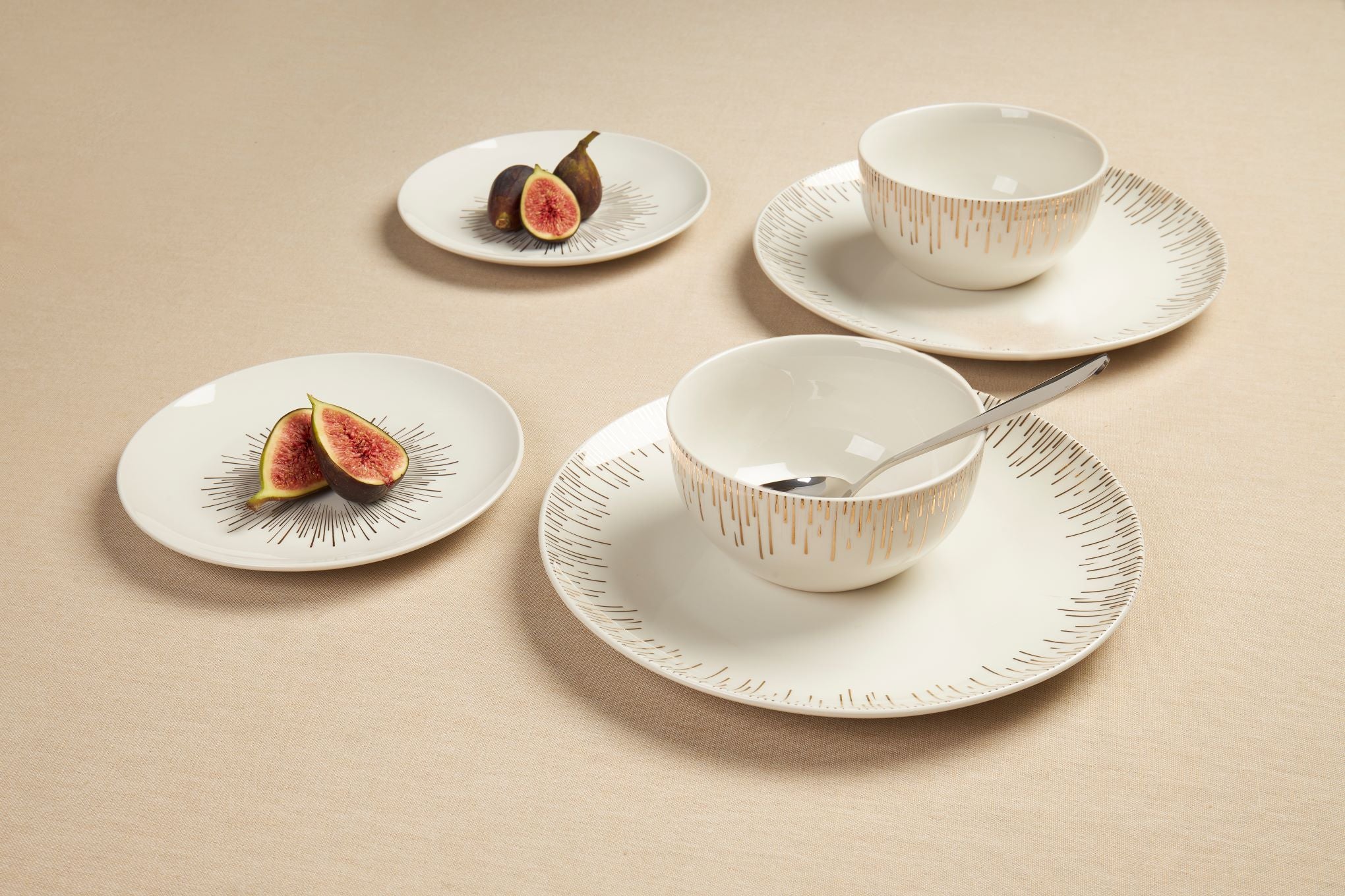 Luxury Tableware Set Golden Bone China Ceramic Plates Dinner Set